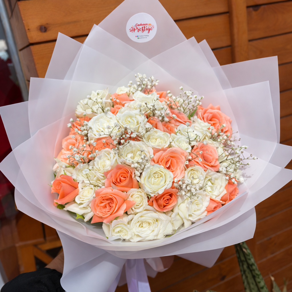 Bouquet de Roses Pêche & Blanches – Élégance Florale Premium
